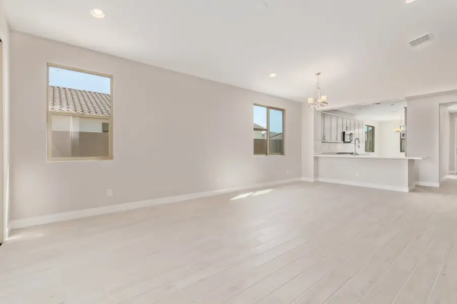 Spacious, unfurnished interior of a new home in Estrella, Goodyear (Image 11).