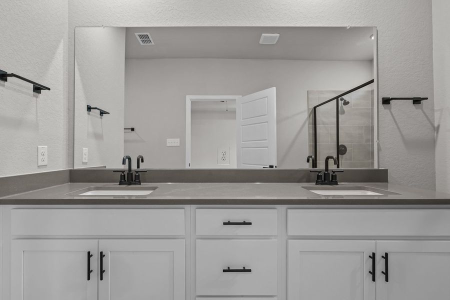 Representative furnished interior of a home built from the The Glenwood E by Davidson Homes LLC in Bricewood, San Antonio (Image 10).