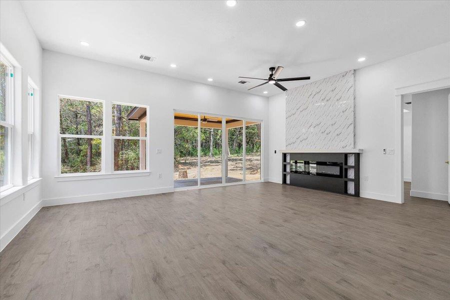 Spacious, unfurnished interior of a new home in , Bastrop (Image 28).