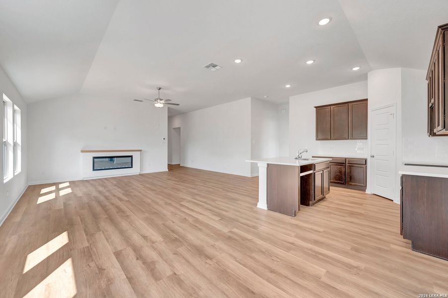 Spacious, unfurnished interior of a new home in Chaparral Ranch, Floresville (Image 38).
