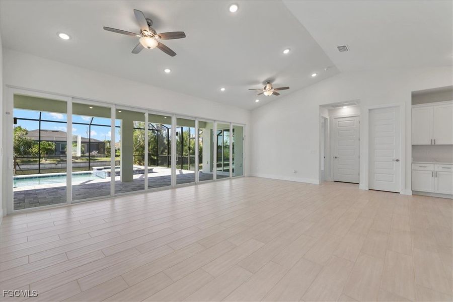 Spacious, unfurnished interior of a new home in Cape Coral, Cape Coral (Image 20).