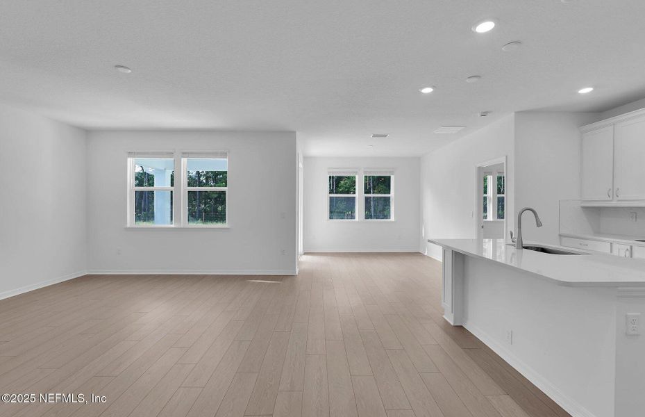 Spacious, unfurnished interior of a new home in Hyland Trail, Green Cove Springs (Image 18).