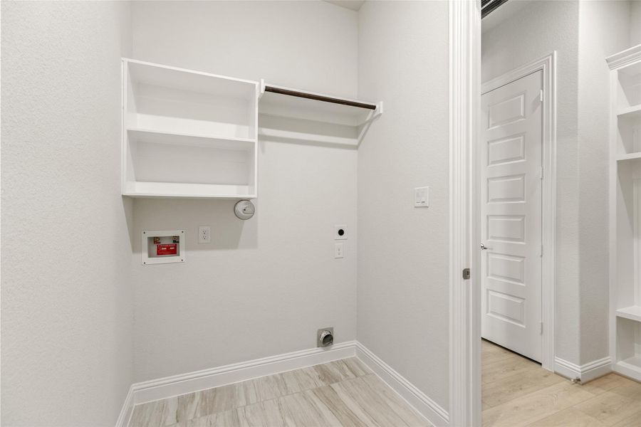 Spacious, unfurnished interior of a new home in Sunterra, Katy (Image 22). Spacious, unfurnished interior of a new home in Sunterra, Katy (Image 22).