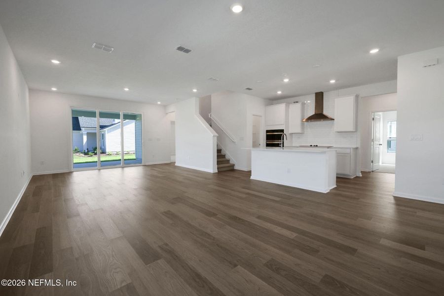 Spacious, unfurnished interior of a new home in Hyland Trail, Green Cove Springs (Image 39).
