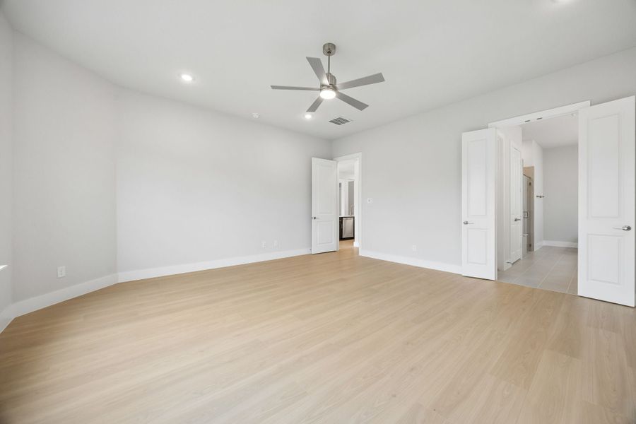 Spacious, unfurnished interior of a new home in Painted Tree Lakeside, McKinney (Image 23).