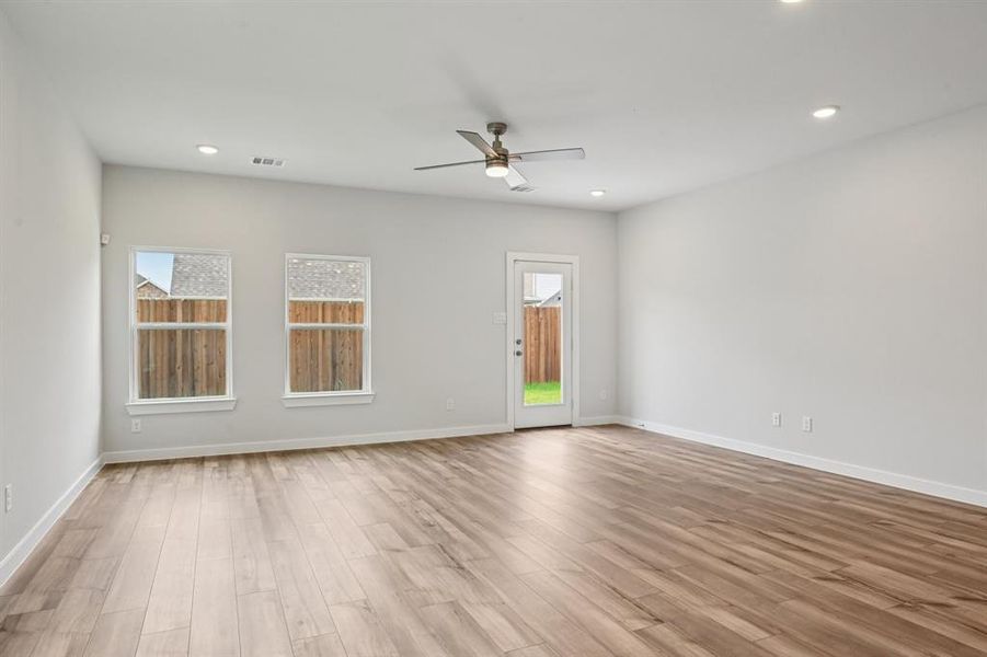 Spacious, unfurnished interior of a new home in Summerwood Estates, Red Oak (Image 15).