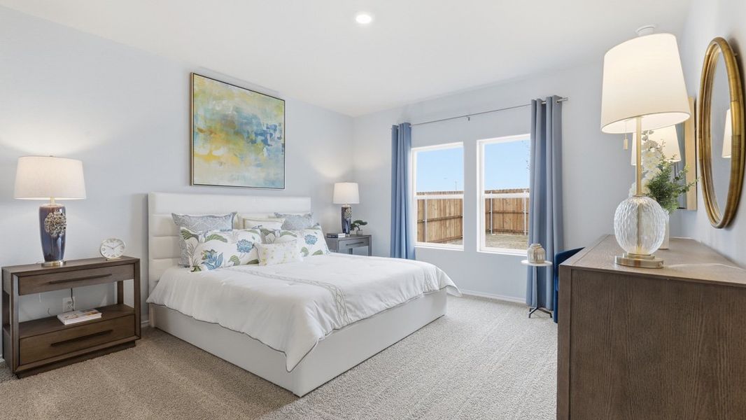 Representative furnished interior of a home built from the Plan by D.R. Horton in Bella Vista, Granbury (Image 15).