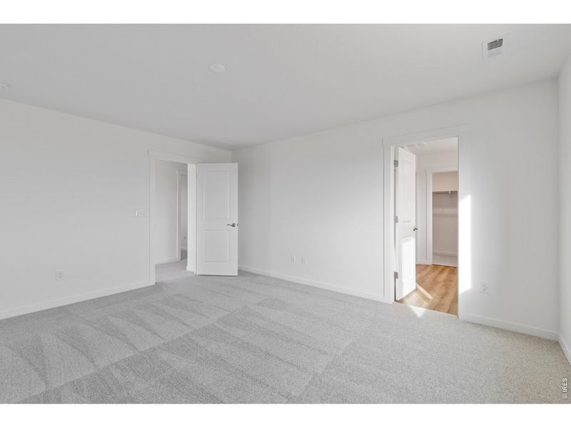 Spacious, unfurnished interior of a new home in Granary, Johnstown (Image 21).