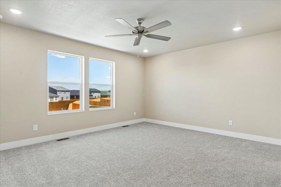 Spacious, unfurnished interior of a new home in The Glen-12, Colorado Springs (Image 13).