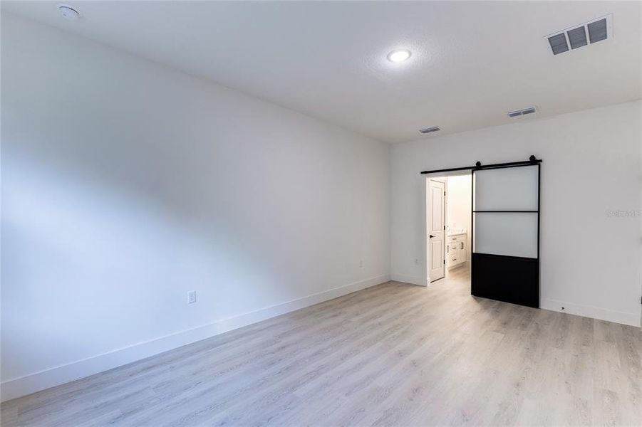 Spacious, unfurnished interior of a new home in , Deltona (Image 31).