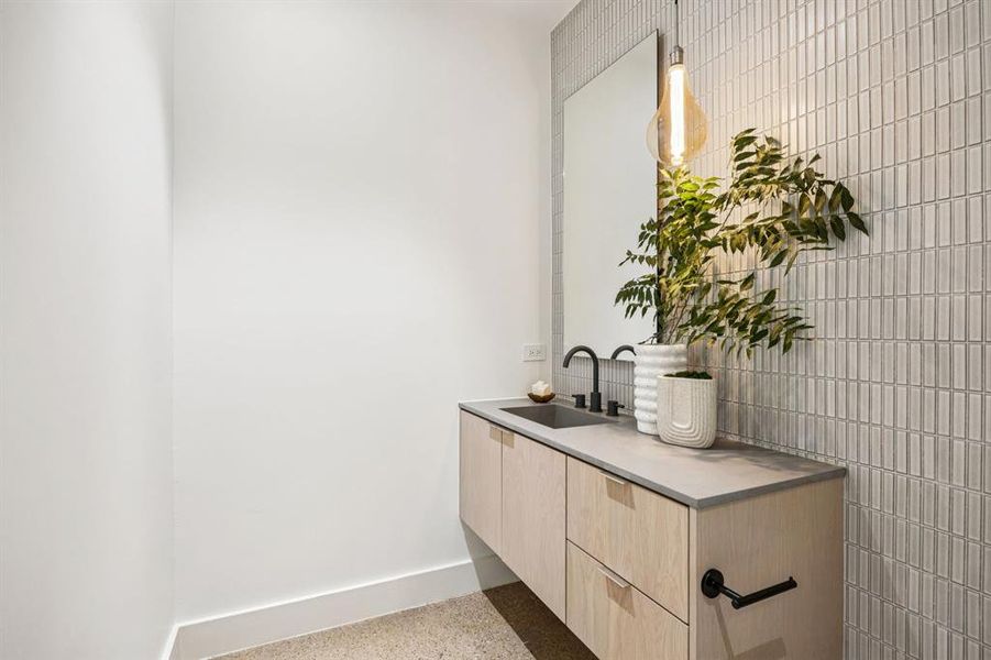 Furnished interior view inside a new home in , Dallas (Image 26). Furnished interior view inside a new home in , Dallas (Image 26).