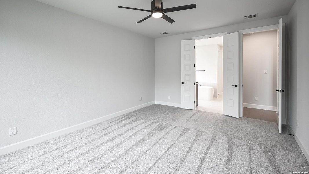 Spacious, unfurnished interior of a new home in Hidden Canyon, San Antonio (Image 19).