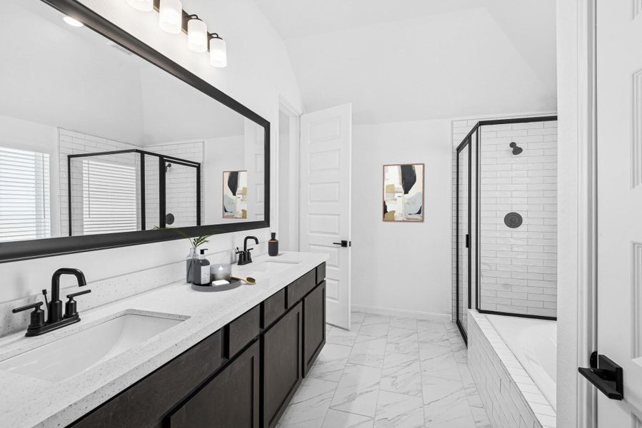 Luxurious owner's bath (*Photo not of actual home and used for illustration purposes only.)