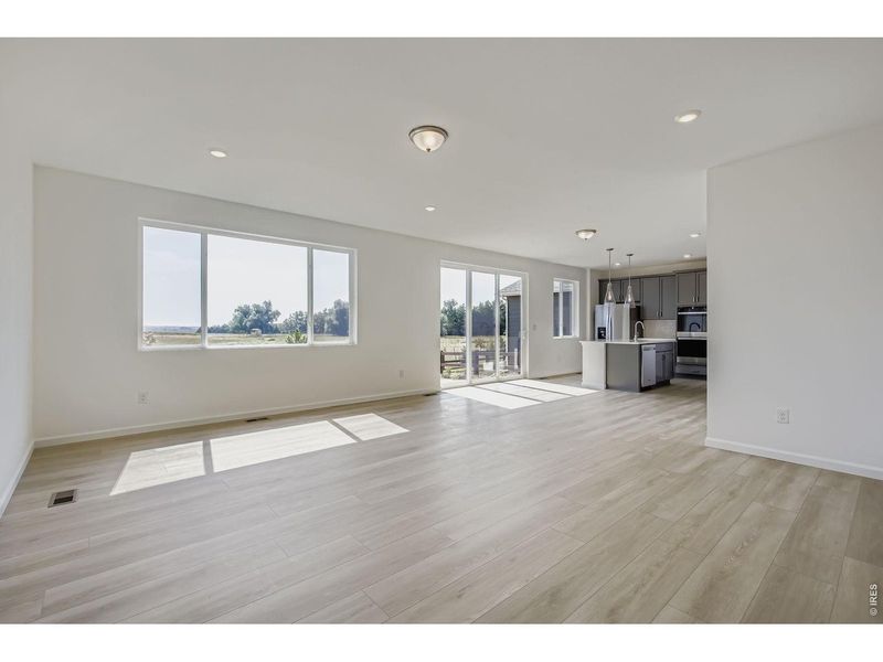 Spacious, unfurnished interior of a new home in Country Club Reserve, Fort Collins (Image 40).