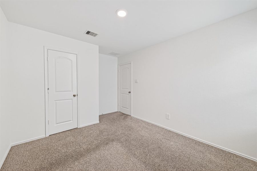 Spacious, unfurnished interior of a new home in Breckenridge Forest, Spring (Image 17).