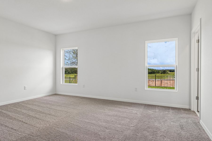 Spacious, unfurnished interior of a new home in Hodges Reserve, Howey-in-the-Hills (Image 7).