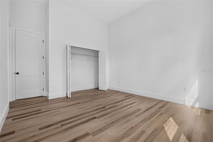 Spacious, unfurnished interior of a new home in , Port Charlotte (Image 40).
