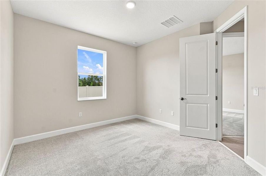 Spacious, unfurnished interior of a new home in Willow Run, Apopka (Image 28).