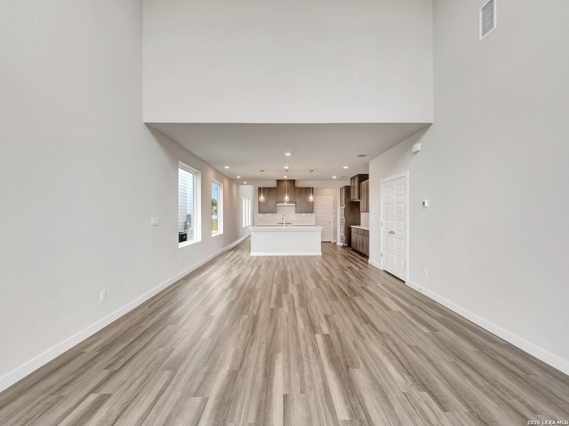 Spacious, unfurnished interior of a new home in Fairway Crossing, San Antonio (Image 11).