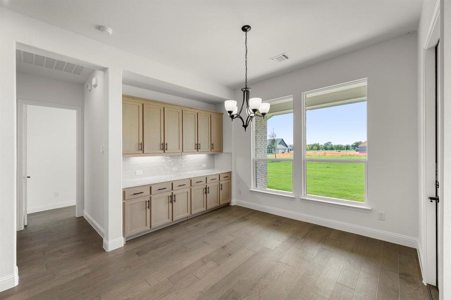 17. 335 Waterview - Dining