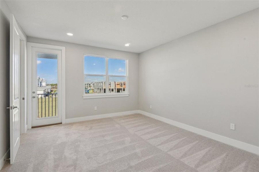 Spacious, unfurnished interior of a new home in Lagoon Residences at Epperson, Wesley Chapel (Image 34).