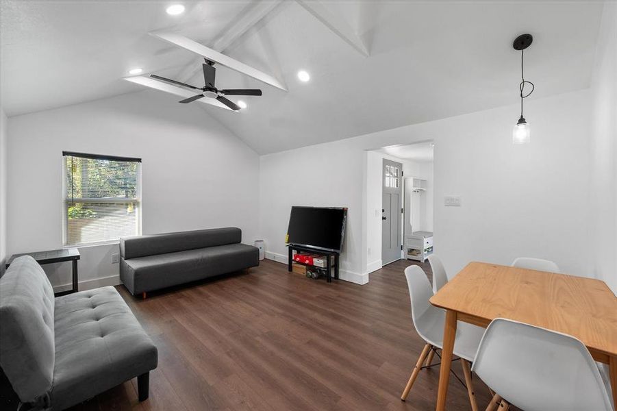 Furnished interior view inside a new home in , Mexia (Image 3).