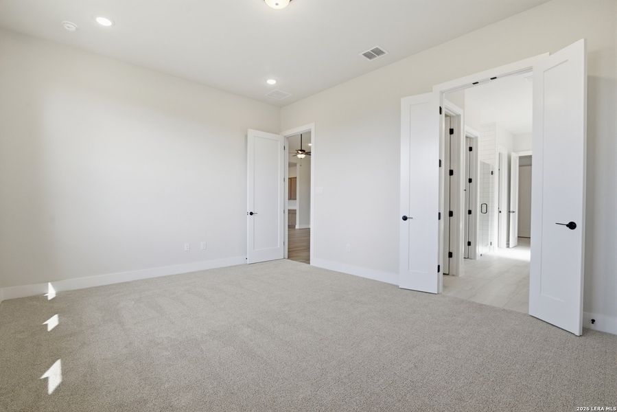 Spacious, unfurnished interior of a new home in Legacy at Lake Dunlap, New Braunfels (Image 17).