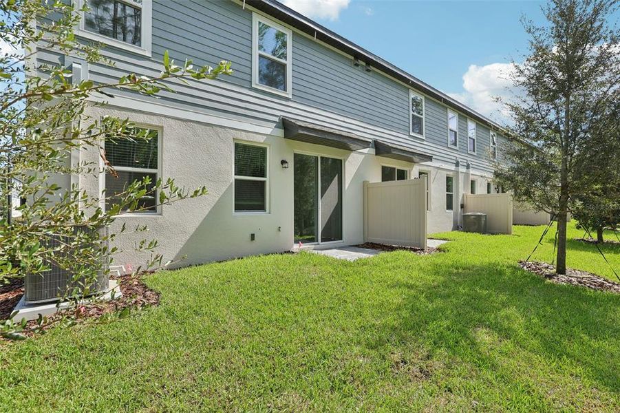 Exterior details and patio area of a home in Bradford Park, Ormond Beach (Image 3).