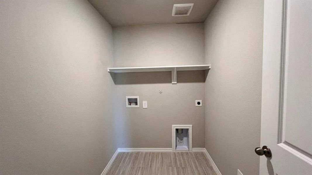 Spacious, unfurnished interior of a new home in Rosewood at Beltmill, Fort Worth (Image 17).