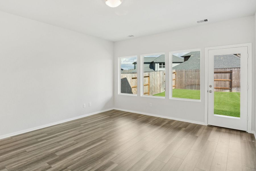 Spacious, unfurnished interior of a new home in Saint Tropez, Huffman (Image 9).