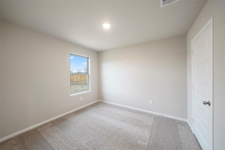 Spacious, unfurnished interior of a new home in Lexington Heights, Willis (Image 10).