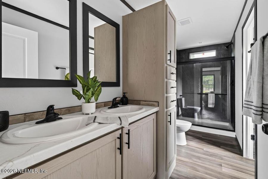 Furnished interior view inside a new home in , Callahan (Image 49).