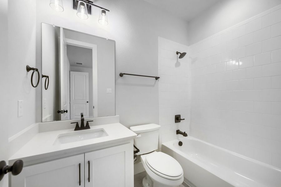 799 Mandrake - Full Bathroom 799 Mandrake - Full Bathroom