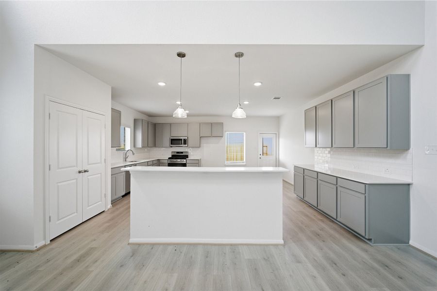 Furnished interior view inside a new home in Ashland, Texas City (Image 12).
