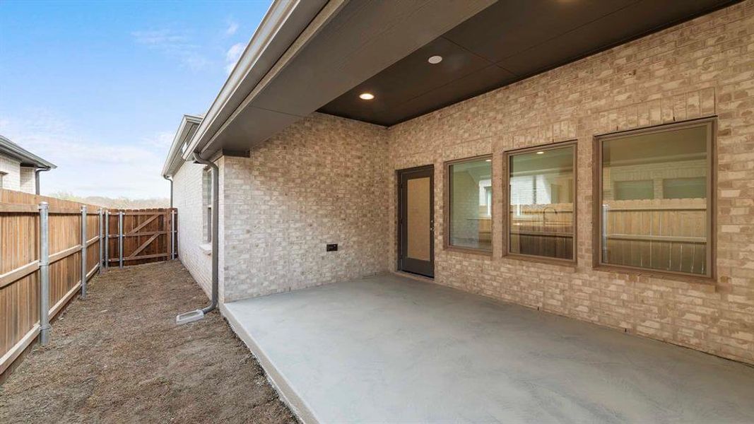 Exterior details and patio area of a home in Avondale, Fate (Image 3).