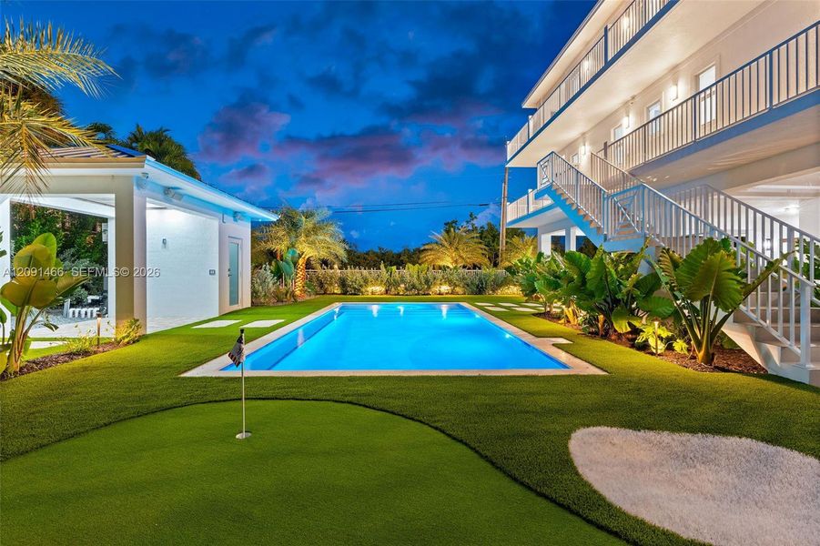 Exterior details and patio area of a home in , Tavernier (Image 43).