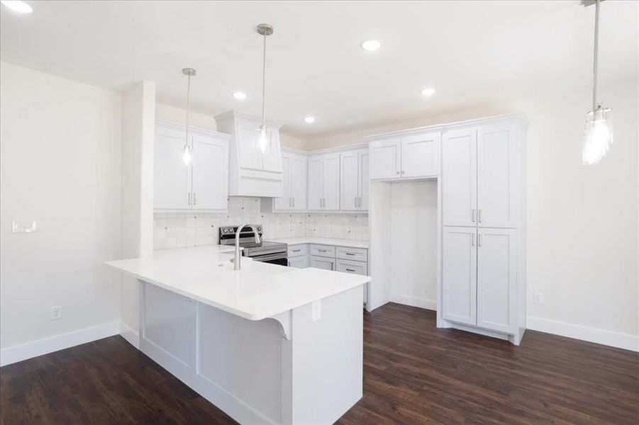 Furnished interior view inside a new home in , Sherman (Image 8).