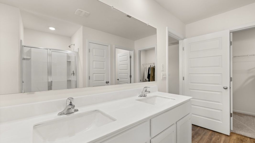 Representative furnished interior of a home built from the Hayden by D.R. Horton in Poplar Preserve, Newnan (Image 20).