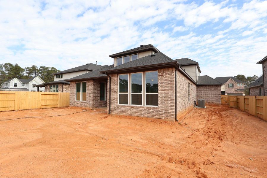 Exterior details and patio area of a home in Clopton Farms, Montgomery (Image 3).