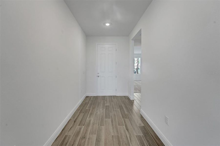 Spacious, unfurnished interior of a new home in Angeline, Land O' Lakes (Image 37).