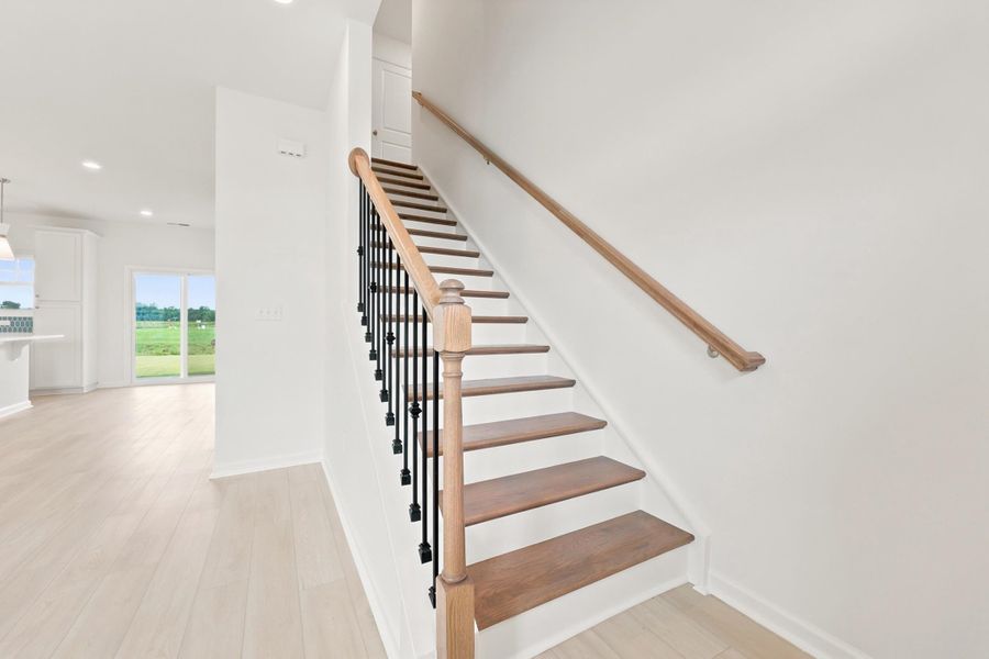 Spacious, unfurnished interior of a new home in Edgefield, Loris (Image 29).