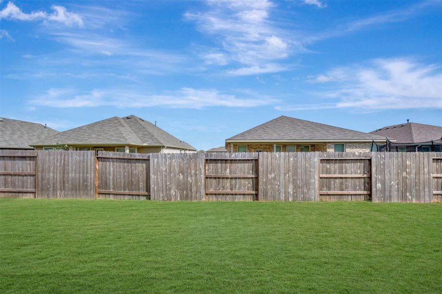 Exterior details and patio area of a home in Miller's Pond, Rosenberg (Image 4).