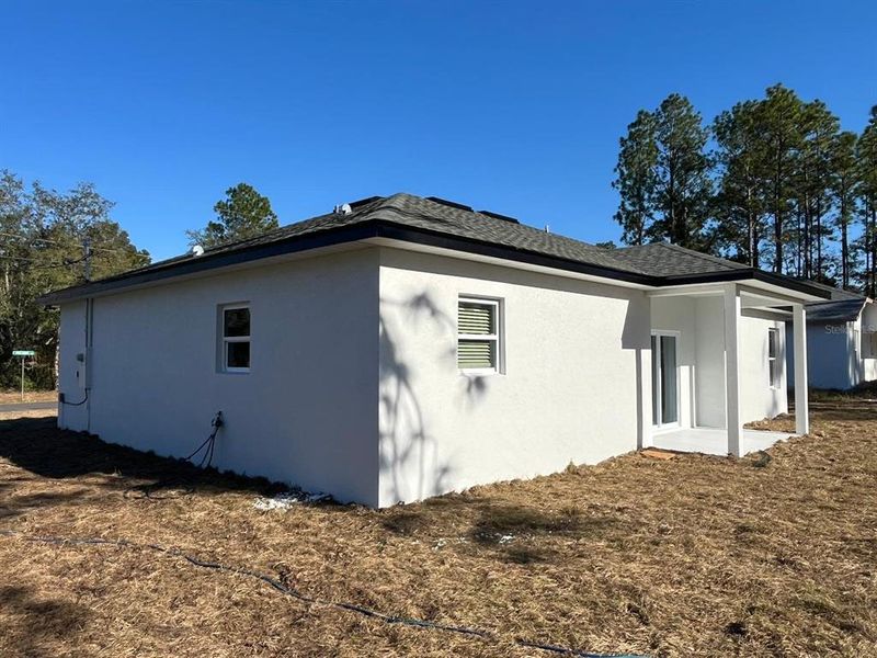 Exterior details and patio area of a home in , Citrus Springs (Image 3).