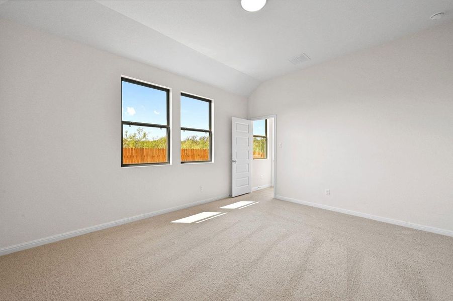 Spacious, unfurnished interior of a new home in Trinity Ranch, Elgin (Image 14).