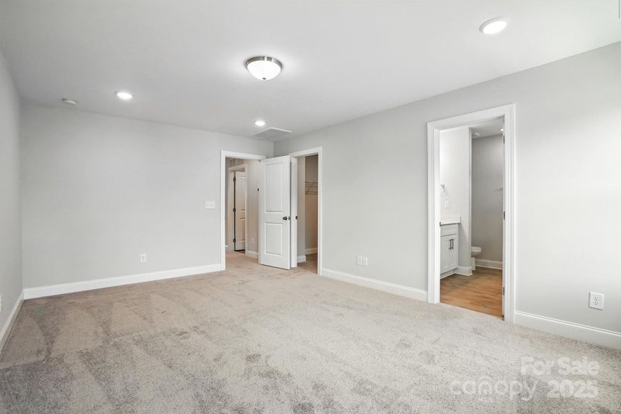 Spacious, unfurnished interior of a new home in Harrisburg Village Townhomes, Harrisburg (Image 12).