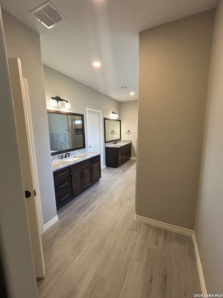 Furnished interior view inside a new home in , La Vernia (Image 10).