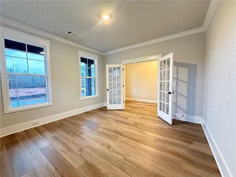 Spacious, unfurnished interior of a new home in Ponderosa Farms Manor, Gainesville (Image 16).