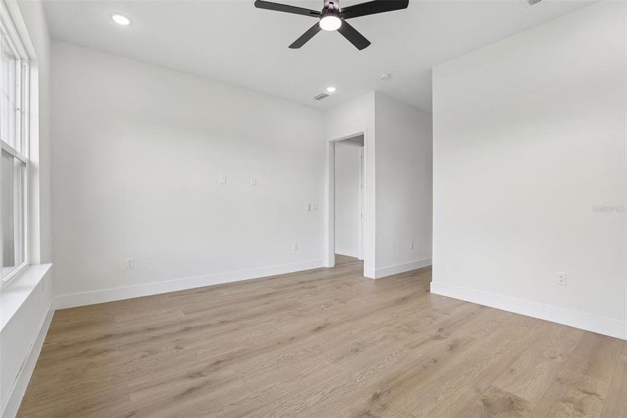 Spacious, unfurnished interior of a new home in , Auburndale (Image 45).