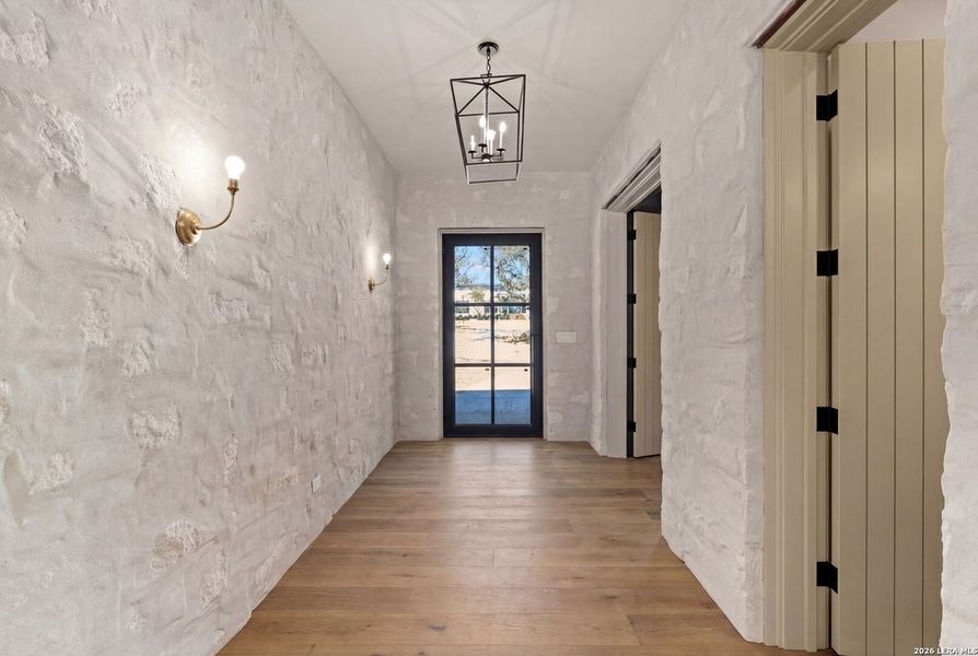 Spacious, unfurnished interior of a new home in , Boerne (Image 13).