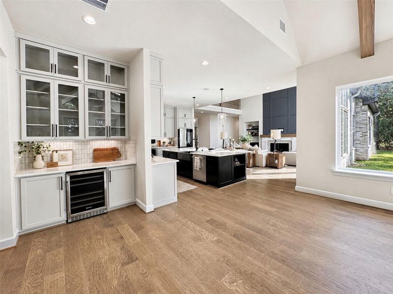 This home has no shortage of natural lighting with panoramic views of the lush back yard with total privacy! This home has no shortage of natural lighting with panoramic views of the lush back yard with total privacy!